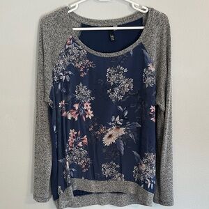 Kut from the Kloth Navy Floral with Heather Gray Sleeves